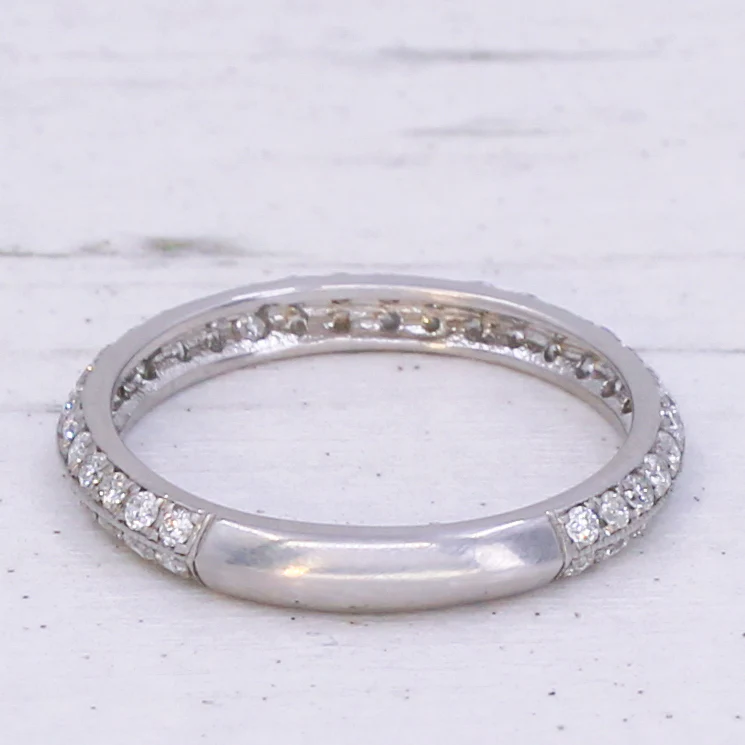 0.30 Carat Diamond Knife Edge Eternity Ring, 18k White Gold, size M - Image 4