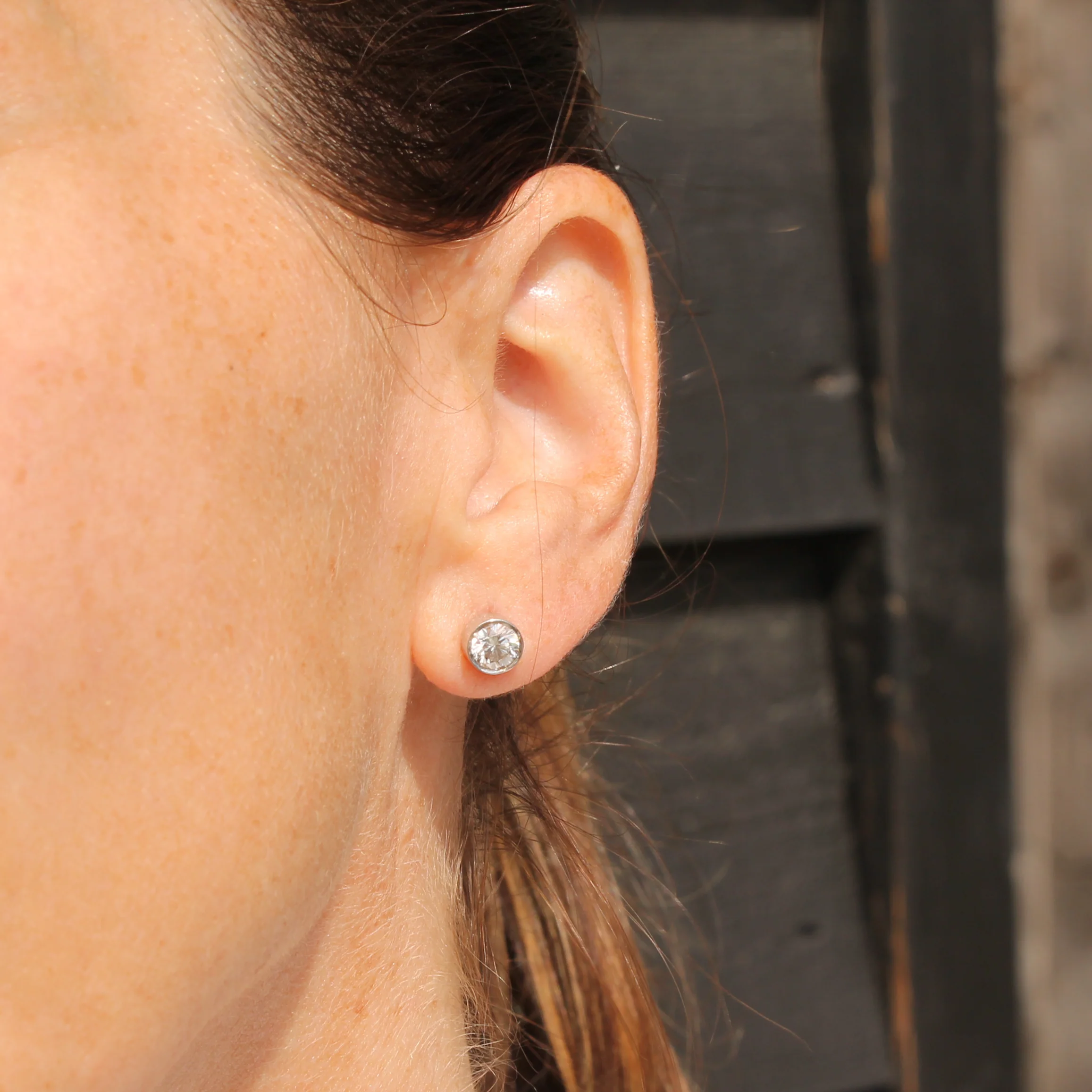1.08 Carat Round Brilliant Cut Diamond Stud Earrings, 18k White Gold - Image 5
