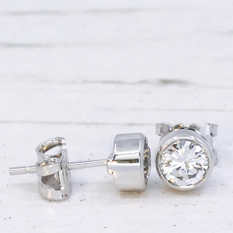 1.08 Carat Round Brilliant Cut Diamond Stud Earrings, 18k White Gold - Image 7