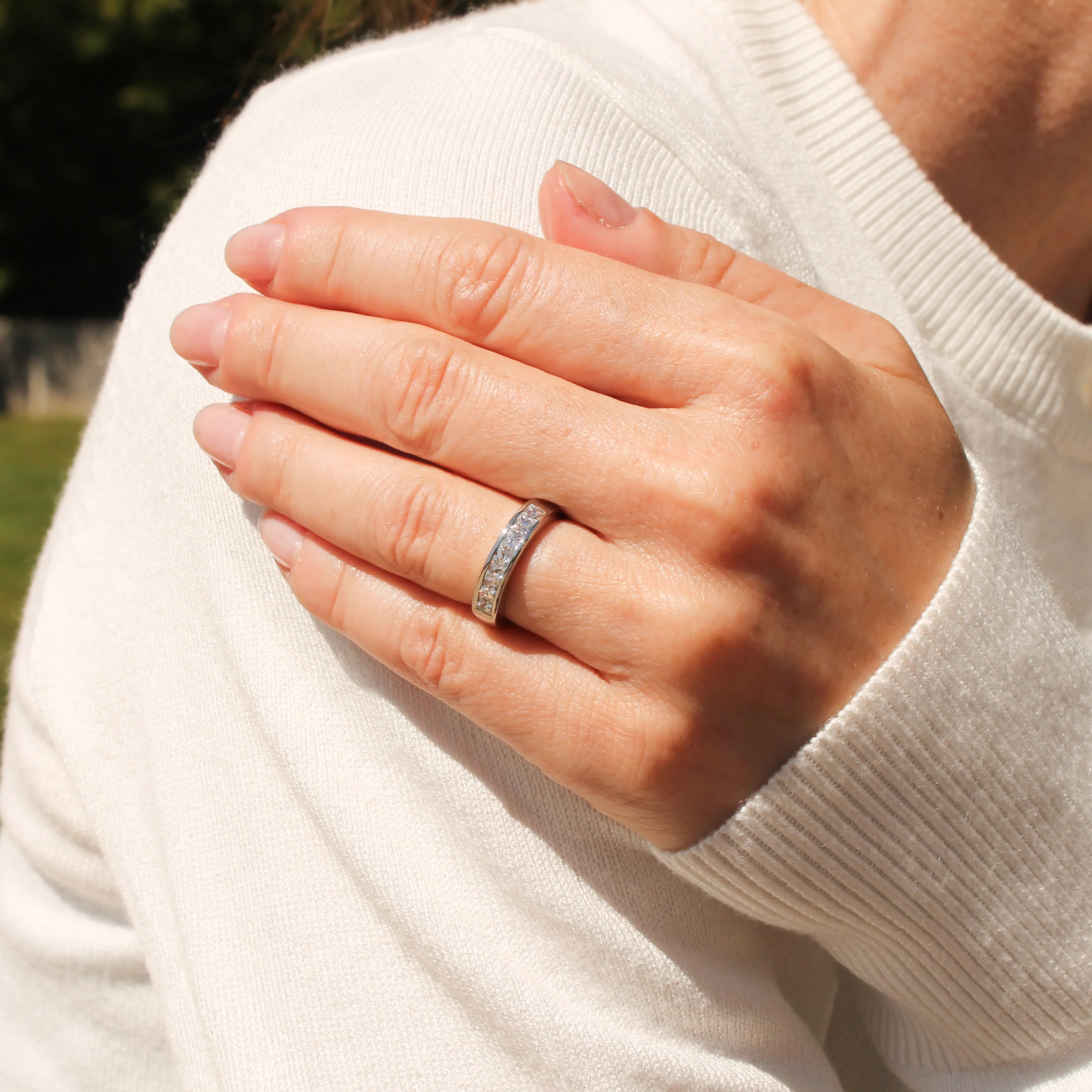 1.00 Carat French Cut Diamond Band Ring, Platinum - Image 6