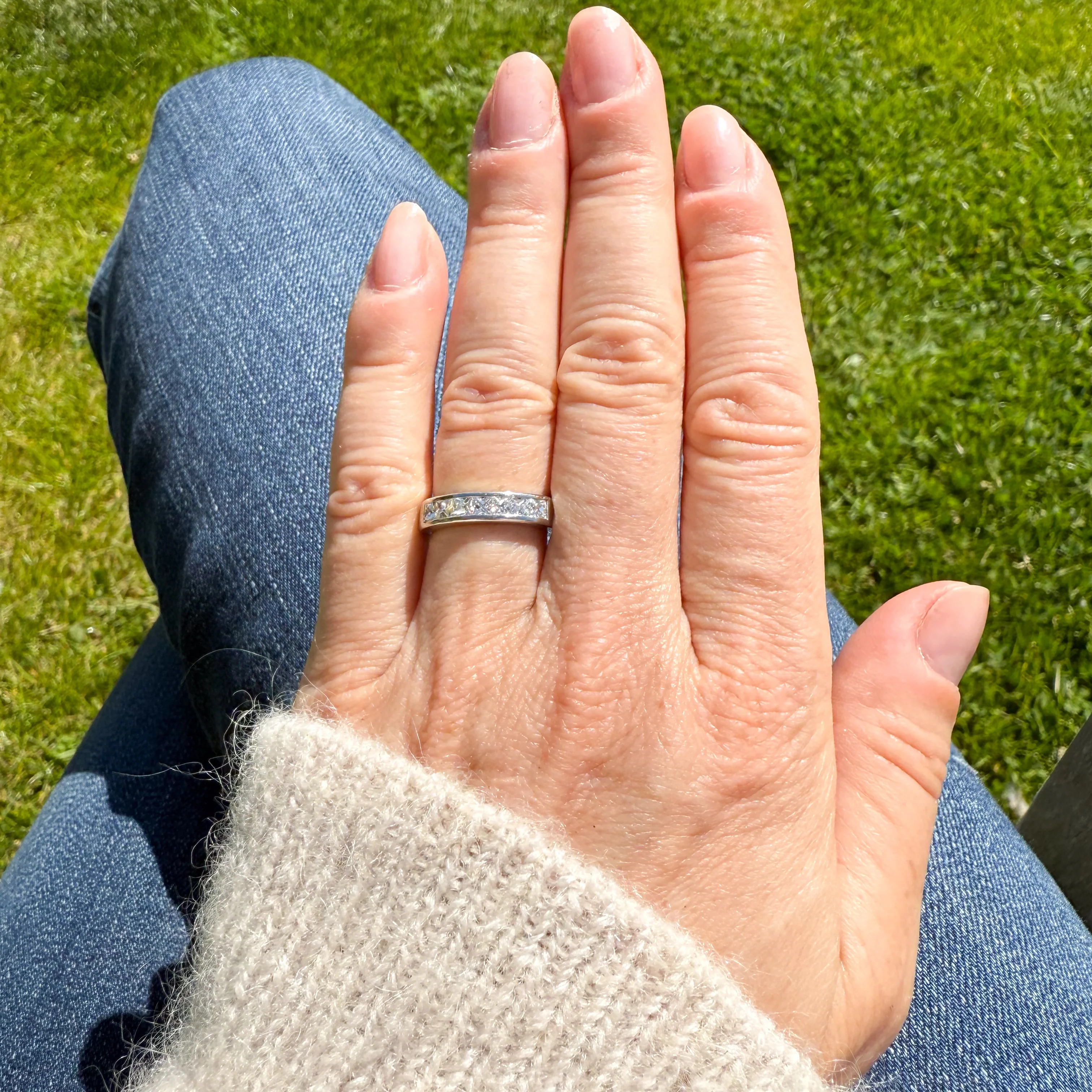1.00 Carat French Cut Diamond Band Ring, Platinum - Image 7