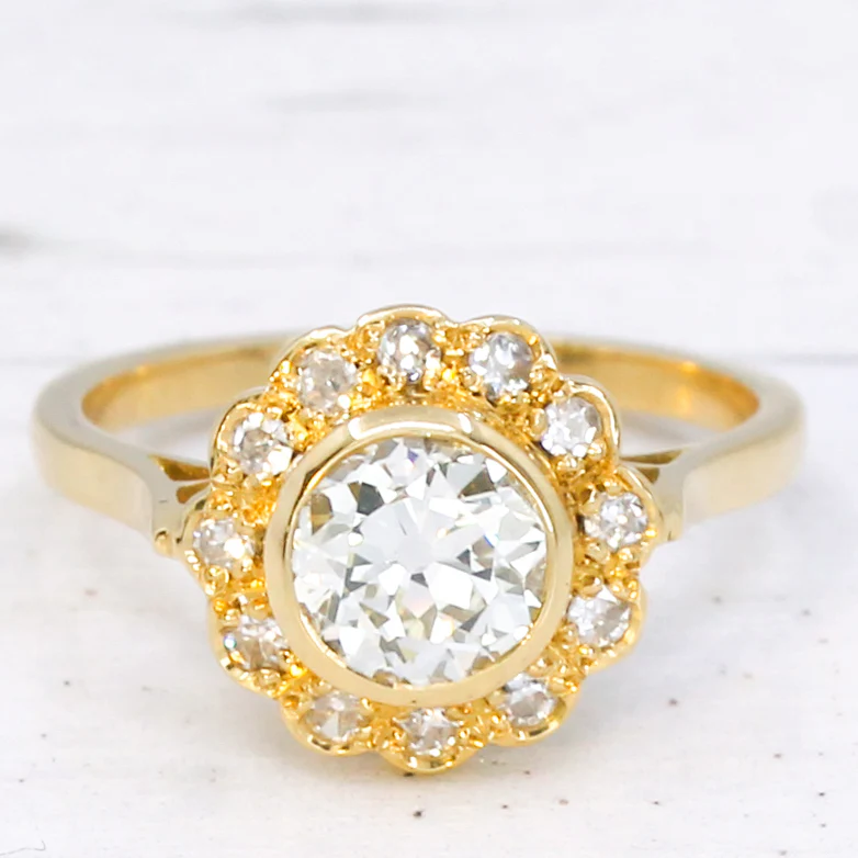 Antique 1.01 Carat Old Cut Diamond Cluster Ring, circa 1915 - Image 3
