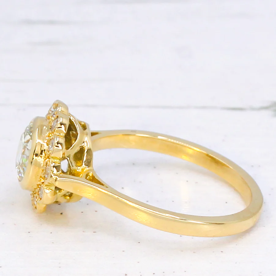 Antique 1.01 Carat Old Cut Diamond Cluster Ring, circa 1915 - Image 4