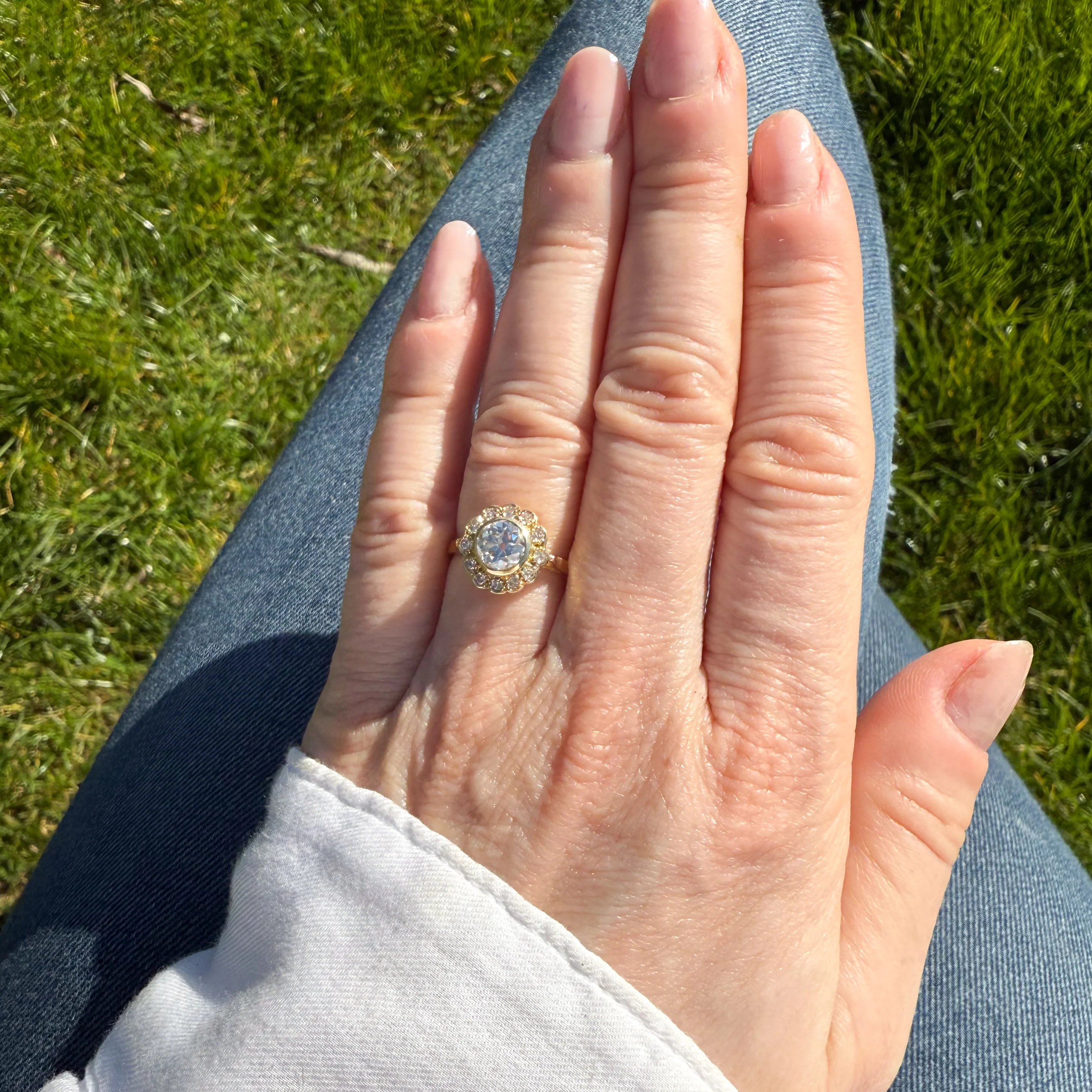 Antique 1.01 Carat Old Cut Diamond Cluster Ring, circa 1915 - Image 6