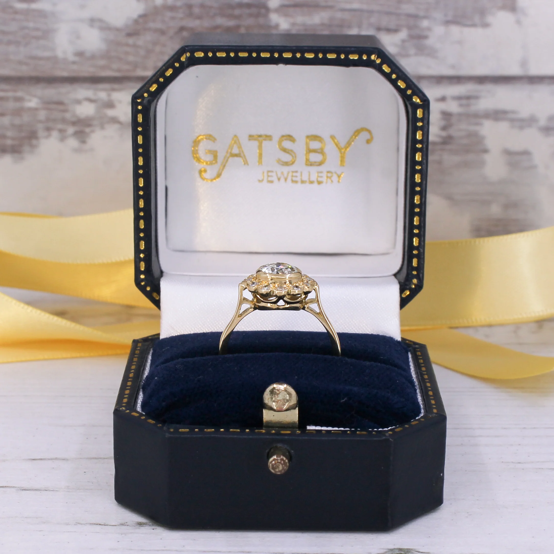Antique 1.01 Carat Old Cut Diamond Cluster Ring, circa 1915 - Image 8