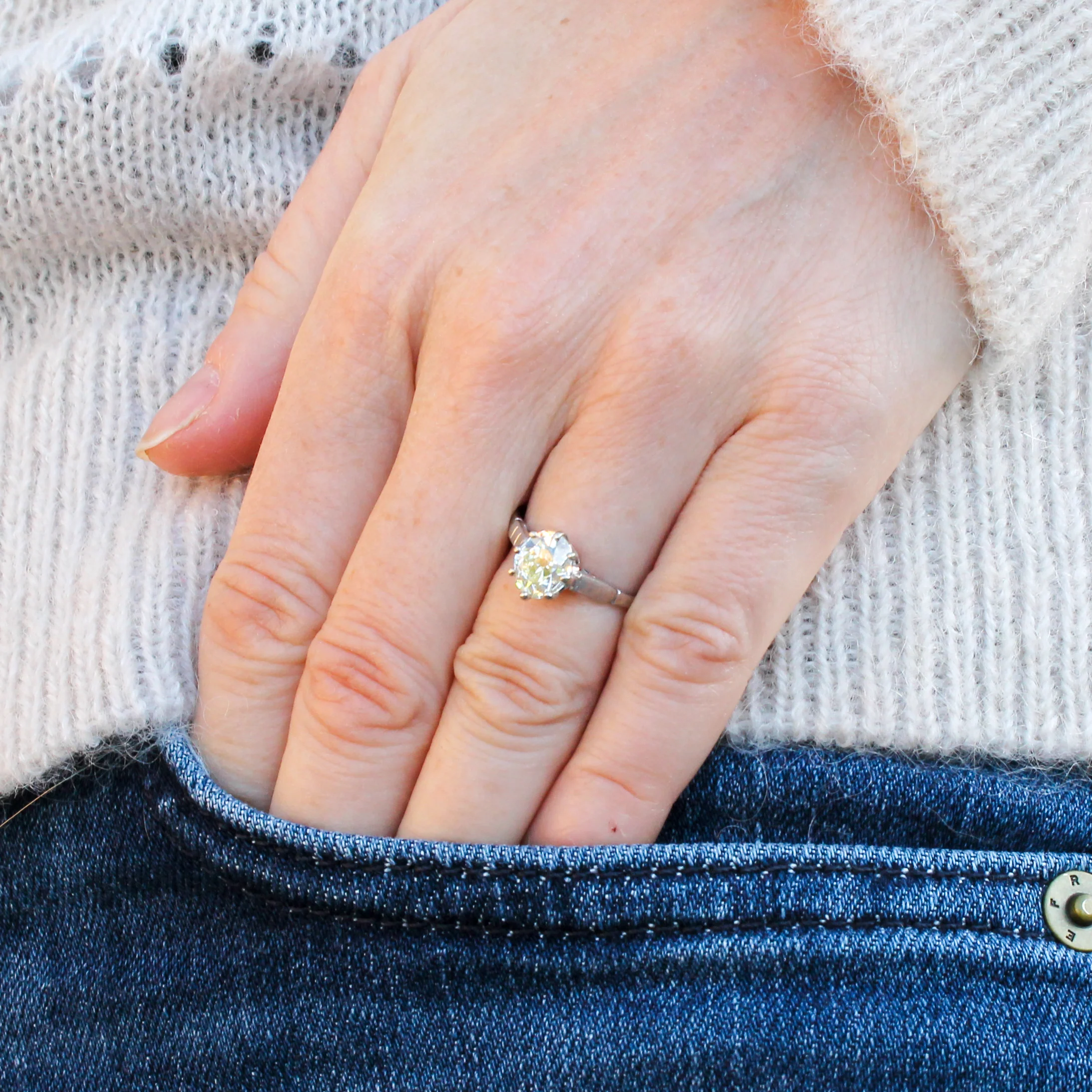 Antique 1.41 Carat Old Oval Cut Diamond Engagement Ring, circa 1925 - Image 2