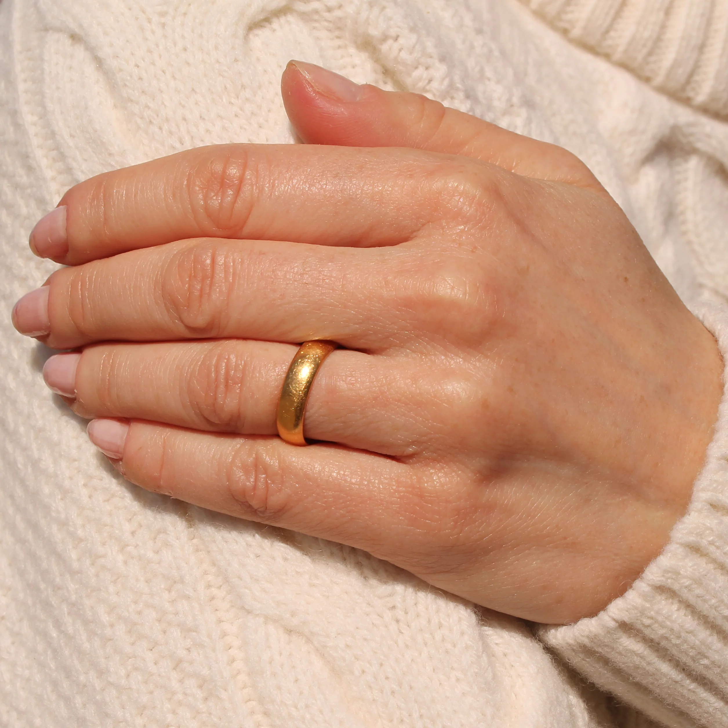 Antique 22k Yellow Gold Wedding Ring, dated 1926, size L - Image 4