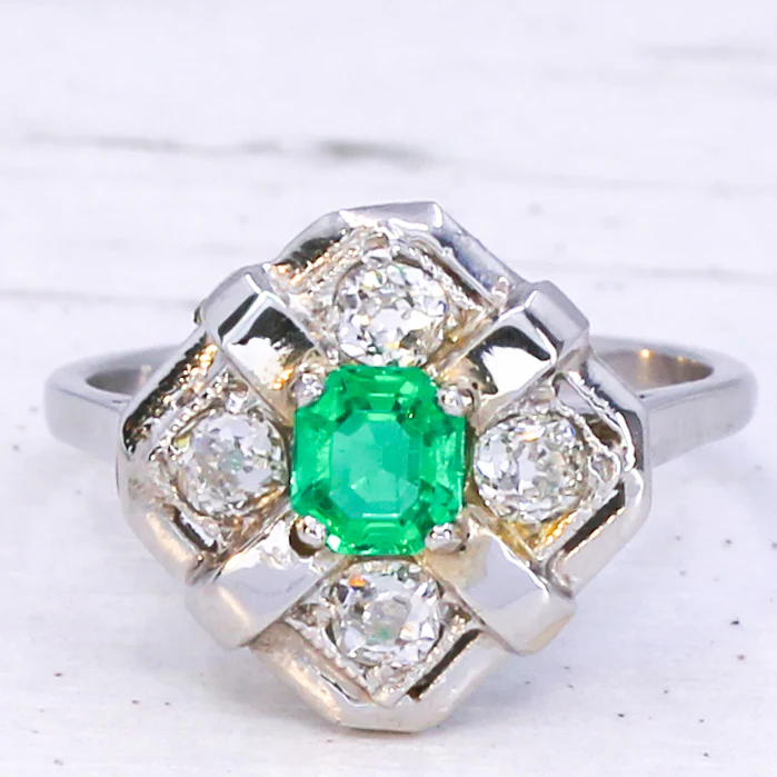 Art Deco 0.41 Carat Emerald & 0.42 Carat Diamond Ring, circa 1935 - Image 3