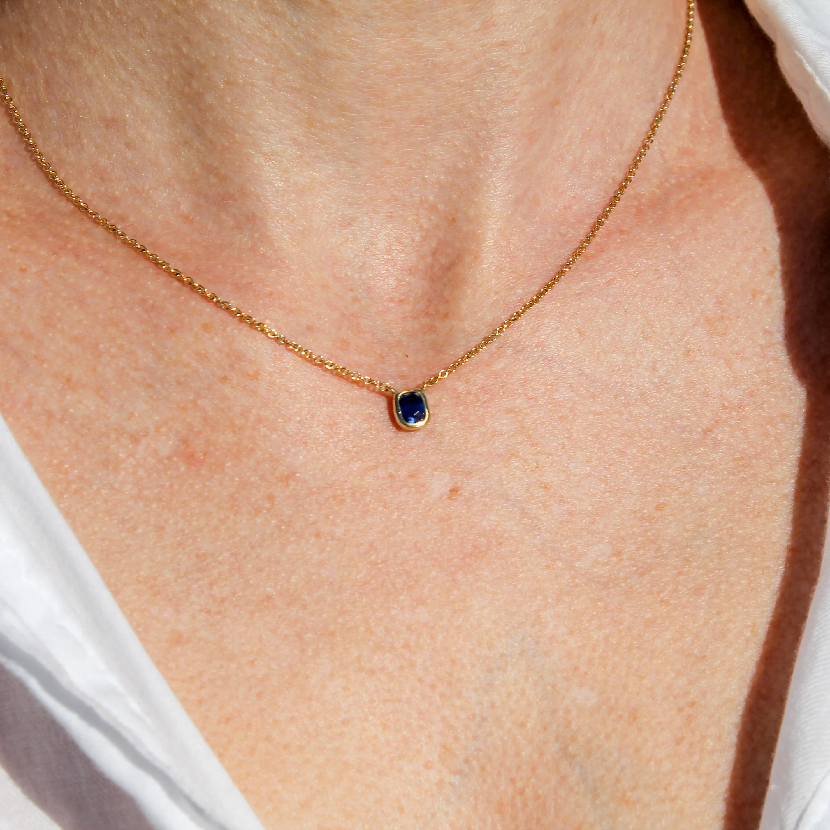 Art Deco 0.45 Carat Natural Sapphire Solitaire Pendant, circa 1925 - Image 3