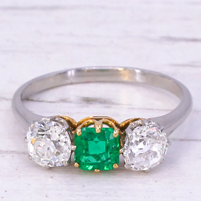 Art Deco 0.46 Carat Emerald & 0.90 Carat Diamond Three Stone Ring, circa 1930 - Image 3