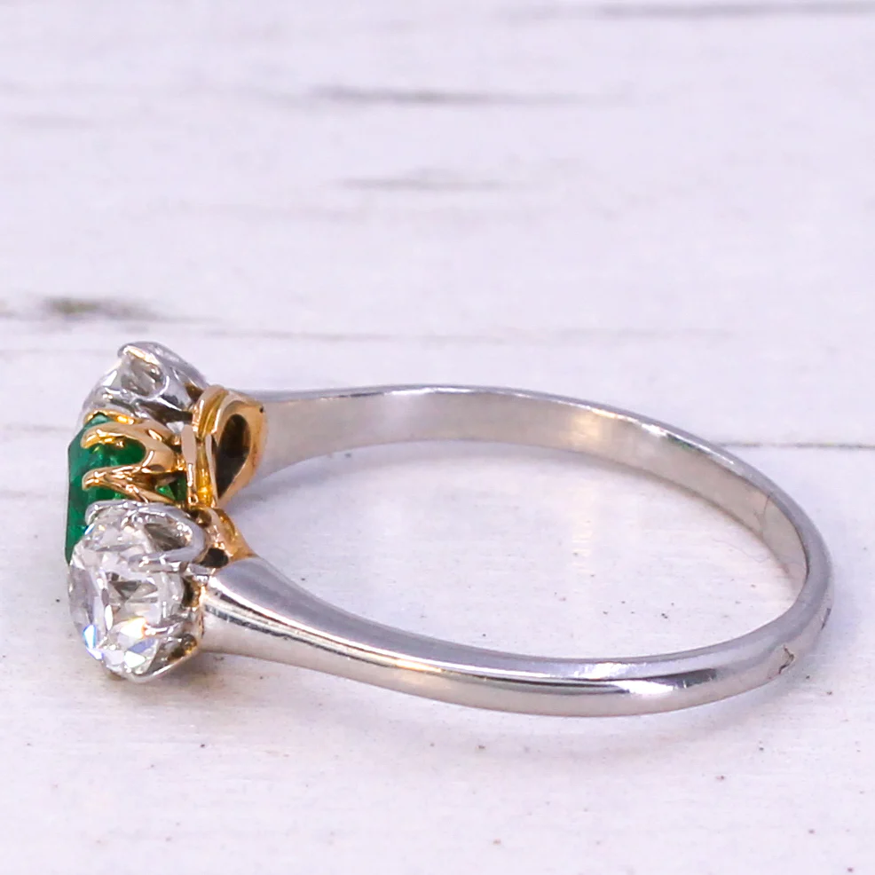 Art Deco 0.46 Carat Emerald & 0.90 Carat Diamond Three Stone Ring, circa 1930 - Image 4