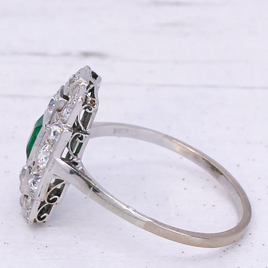 Art Deco 0.51 Carat Emerald & 0.61 Carat Old Cut Diamond Ring, circa 1935 - Image 4