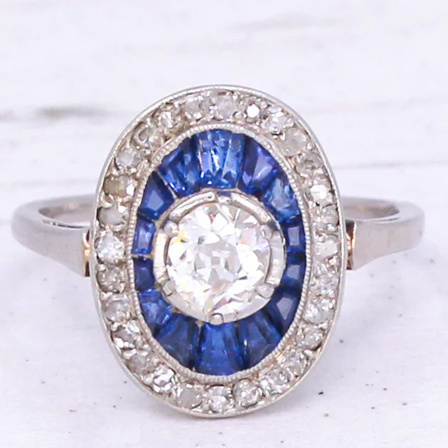 Art Deco 0.73 Carat Old Cut Diamond & Calibré Cut Sapphire Ring, circa 1920 - Image 3