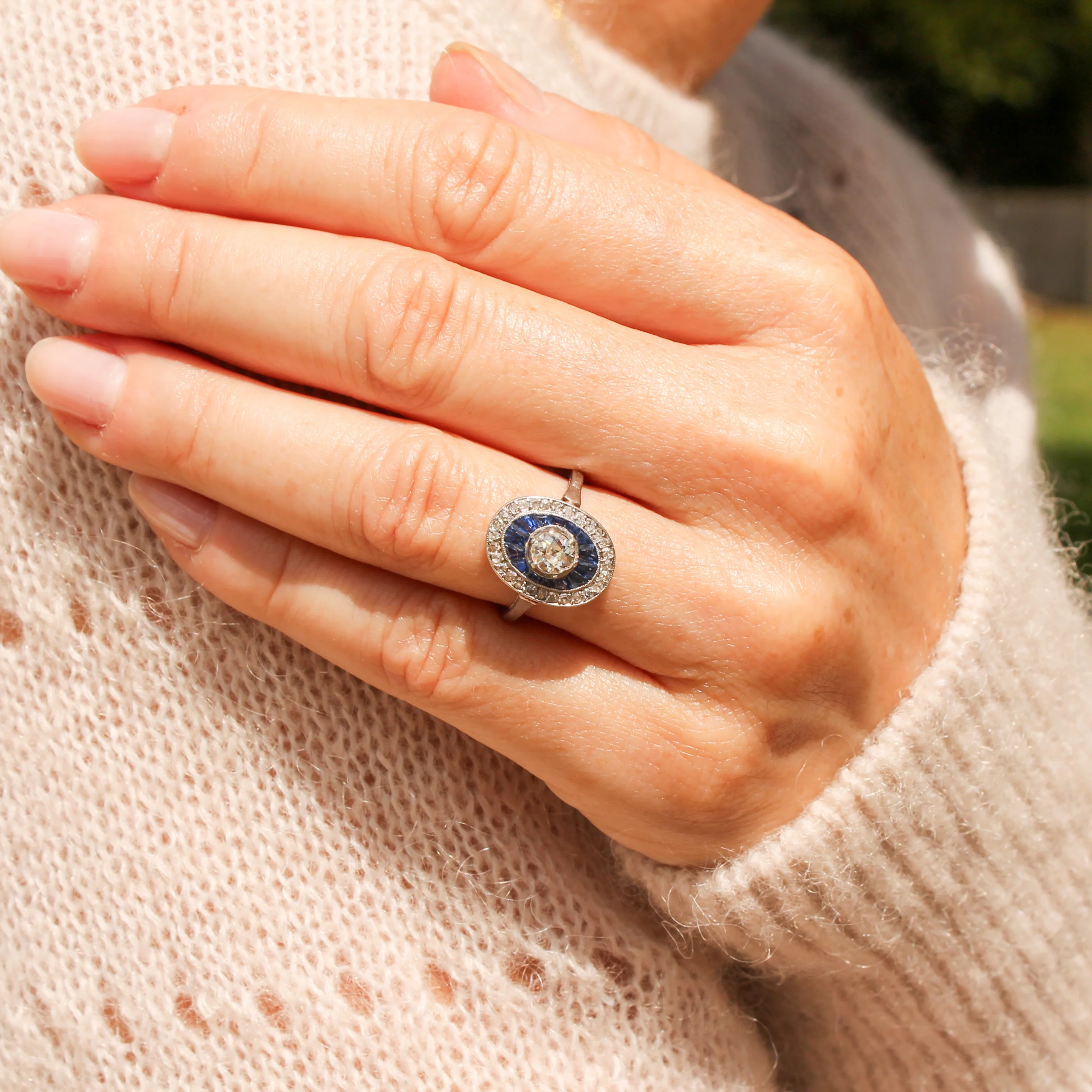 Art Deco 0.73 Carat Old Cut Diamond & Calibré Cut Sapphire Ring, circa 1920 - Image 7