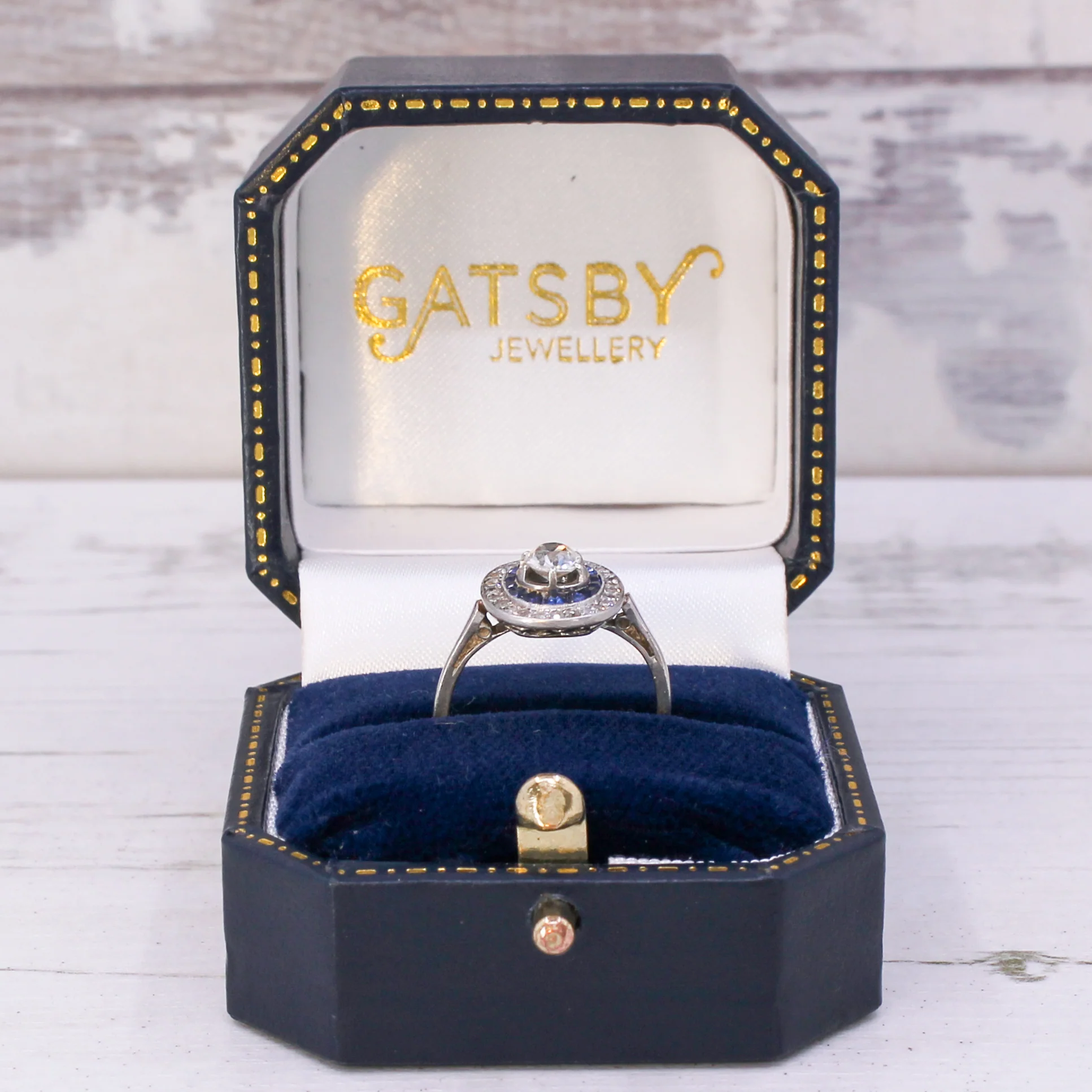 Art Deco 0.73 Carat Old Cut Diamond & Calibré Cut Sapphire Ring, circa 1920 - Image 8