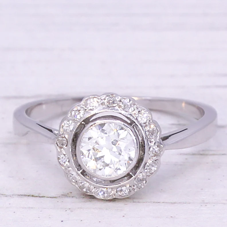 Art Deco 0.80 Carat Old Cut Diamond Cluster Ring, circa 1935 - Image 3