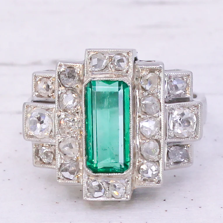 Art Deco 0.90 Carat Minor Oil Colombian Emerald & Diamond Ring, circa 1925 - Image 3