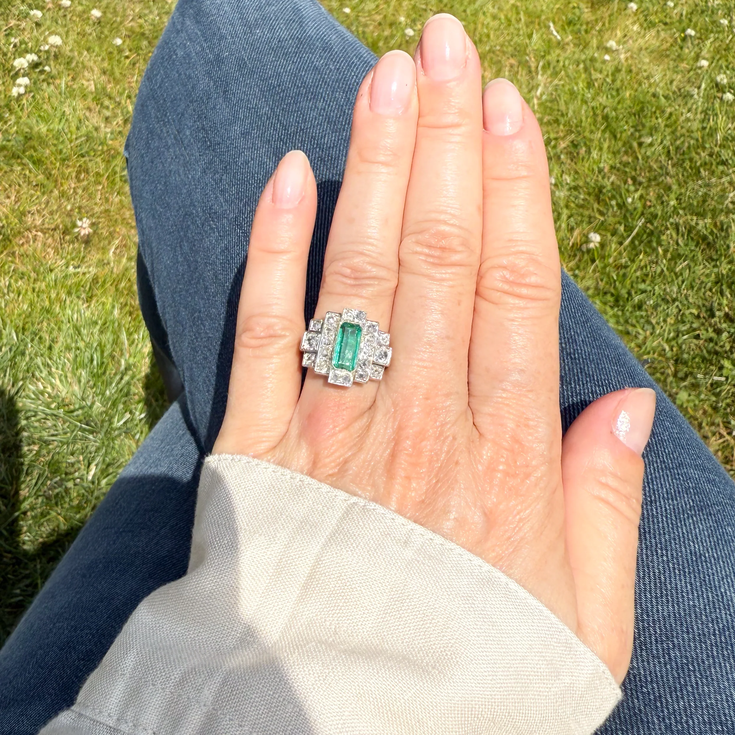 Art Deco 0.90 Carat Minor Oil Colombian Emerald & Diamond Ring, circa 1925 - Image 6