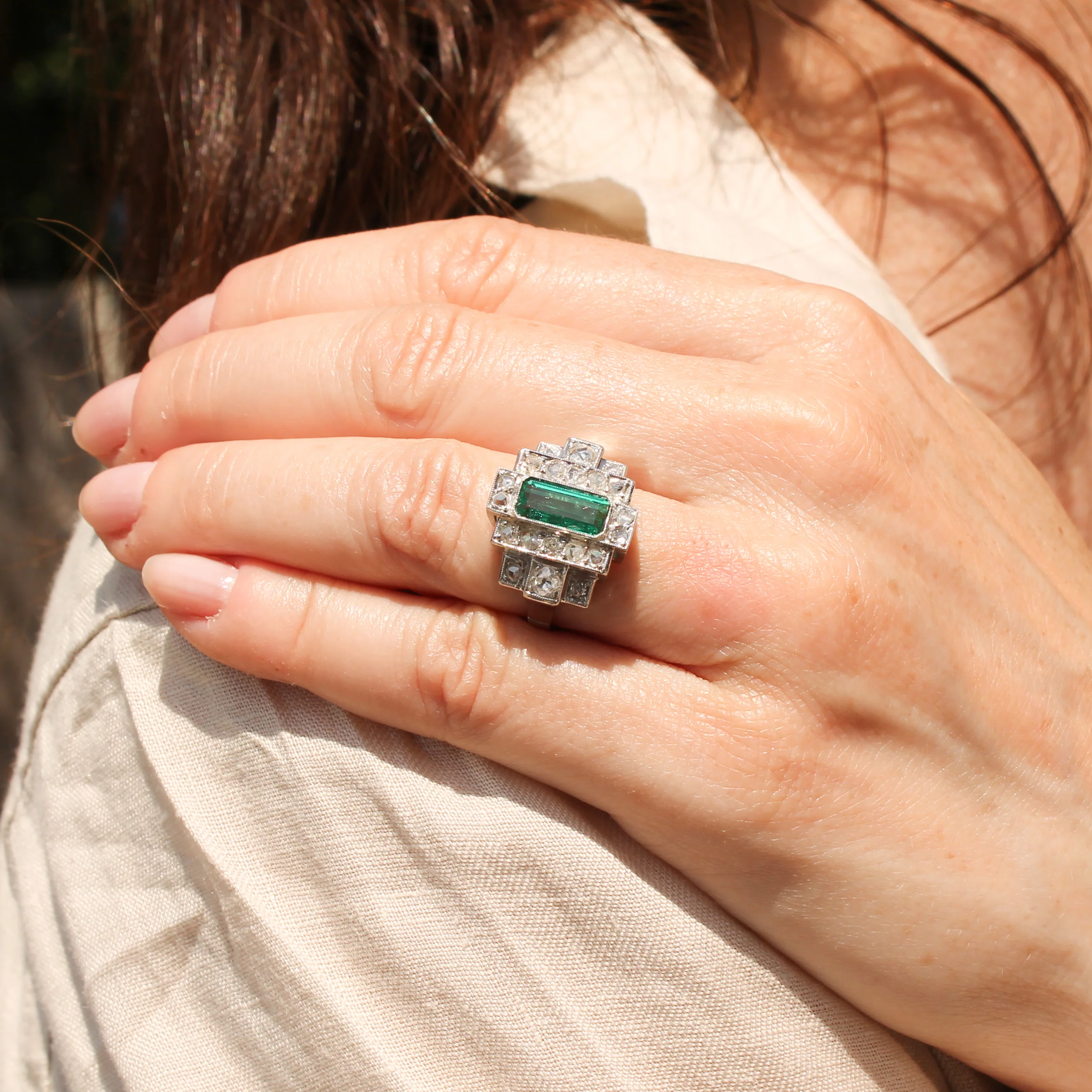 Art Deco 0.90 Carat Minor Oil Colombian Emerald & Diamond Ring, circa 1925 - Image 7