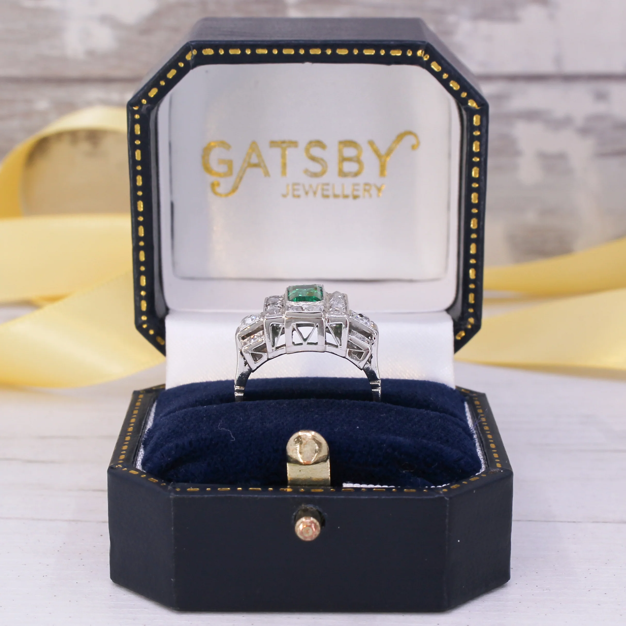 Art Deco 0.90 Carat Minor Oil Colombian Emerald & Diamond Ring, circa 1925 - Image 8