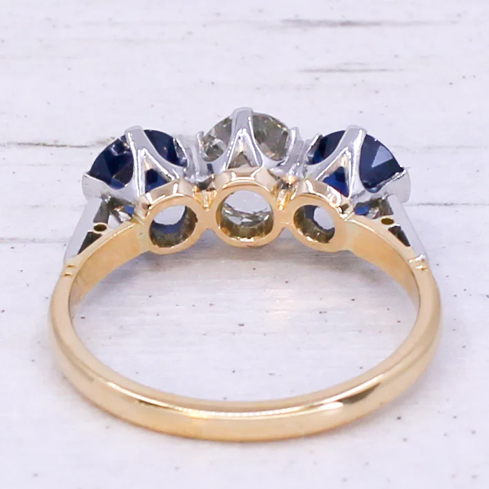 Art Deco 1.04 Carat Old Cut Diamond & 1.31 Carat Natural Sapphire Trilogy Ring, circa 1920 - Image 5