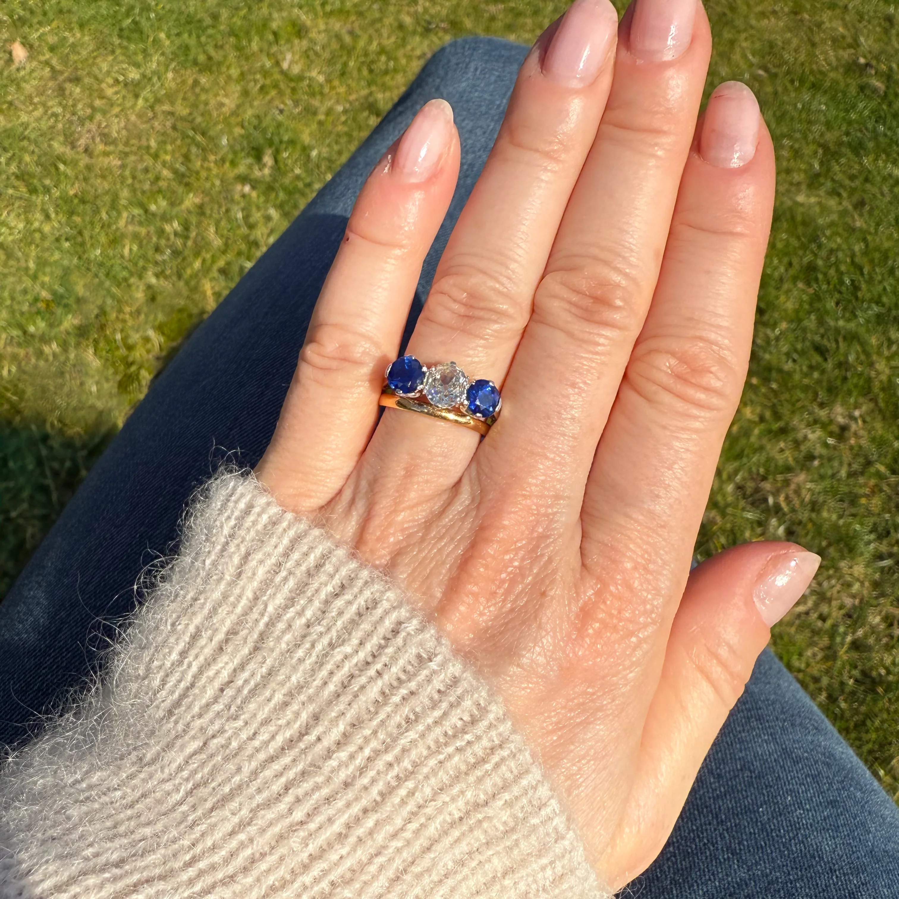 Art Deco 1.04 Carat Old Cut Diamond & 1.31 Carat Natural Sapphire Trilogy Ring, circa 1920 - Image 6