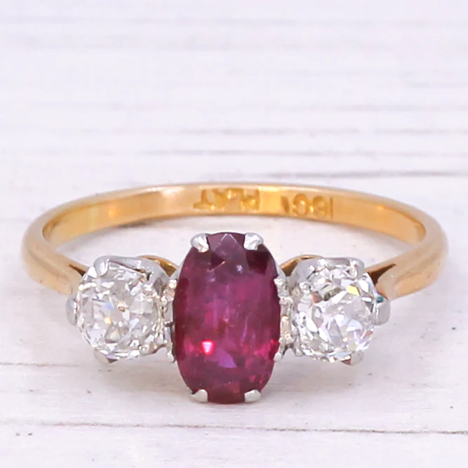 Art Deco 1.15 Carat Ruby & 0.90 Carat Diamond Three Stone Ring, circa 1935 - Image 3