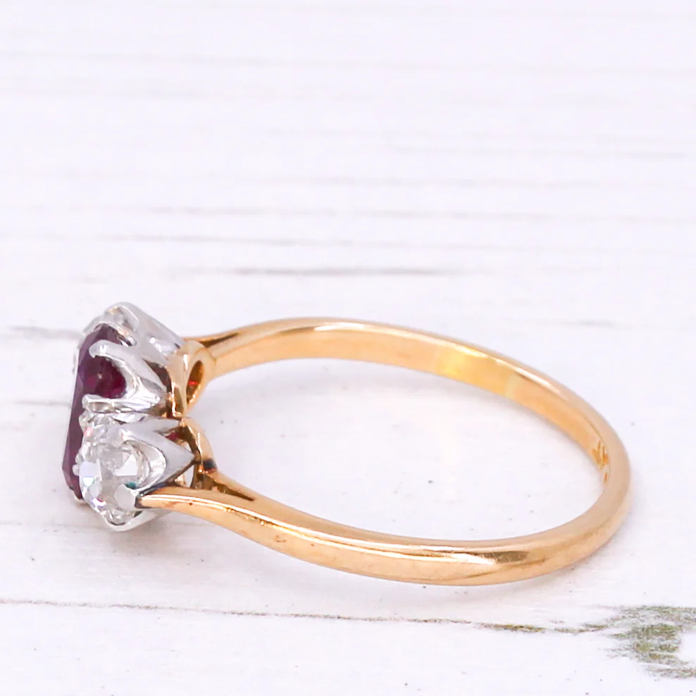 Art Deco 1.15 Carat Ruby & 0.90 Carat Diamond Three Stone Ring, circa 1935 - Image 4