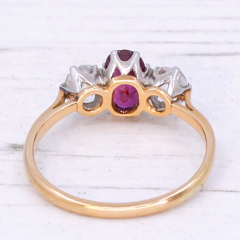 Art Deco 1.15 Carat Ruby & 0.90 Carat Diamond Three Stone Ring, circa 1935 - Image 5