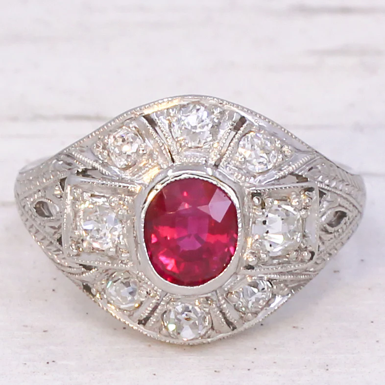 Art Deco 1.19 Carat Natural Mogok Burmese Ruby & Old Cut Diamond Ring, circa 1920 - Image 3