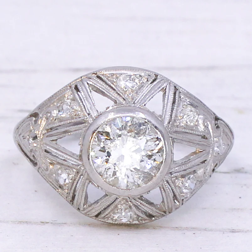 Art Deco 1.20 Carat Old Cut Diamond Bombé Star Ring, circa 1930 - Image 3