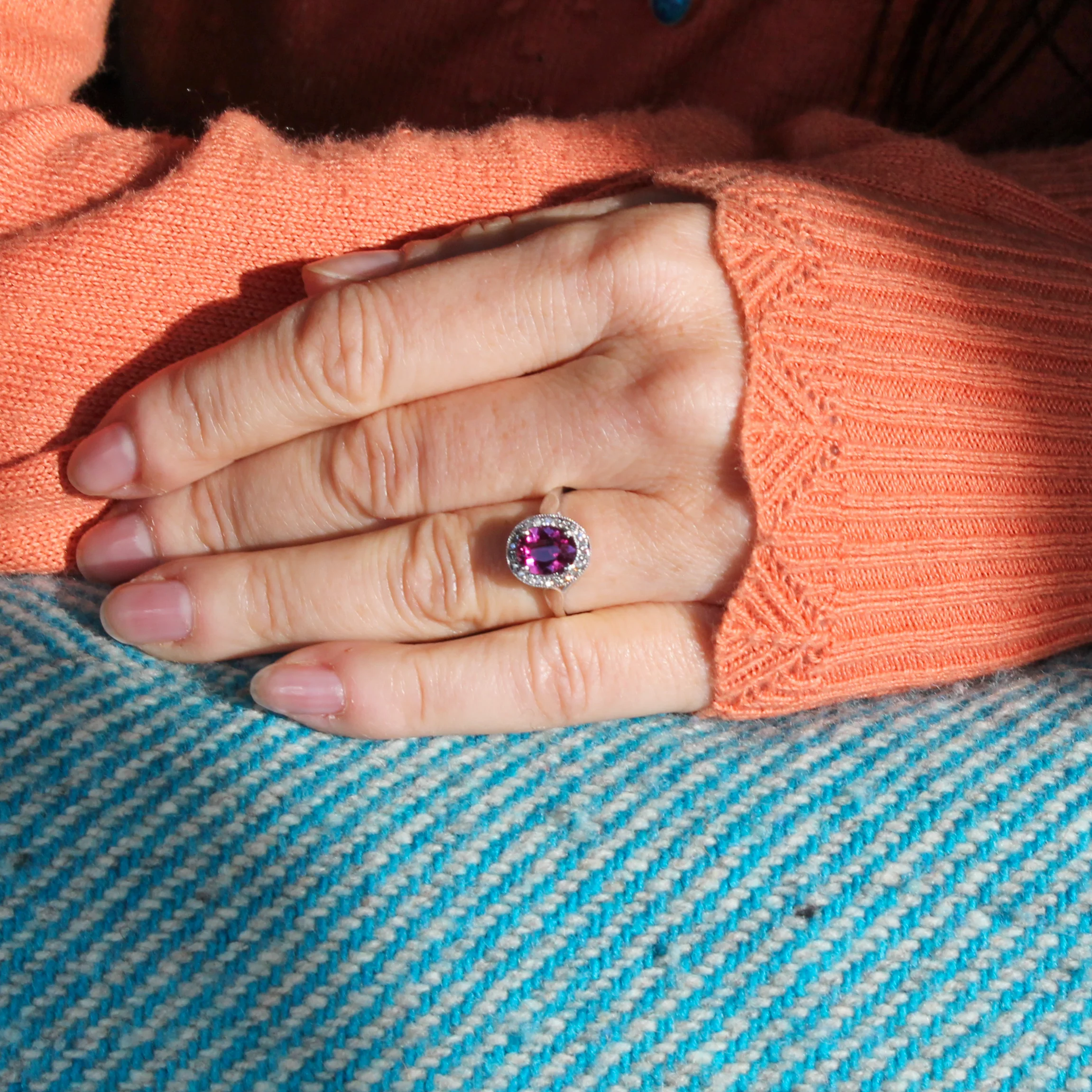 Art Deco 1.30 Carat Natural Ruby & Diamond Cluster Ring, circa 1935 - Image 6