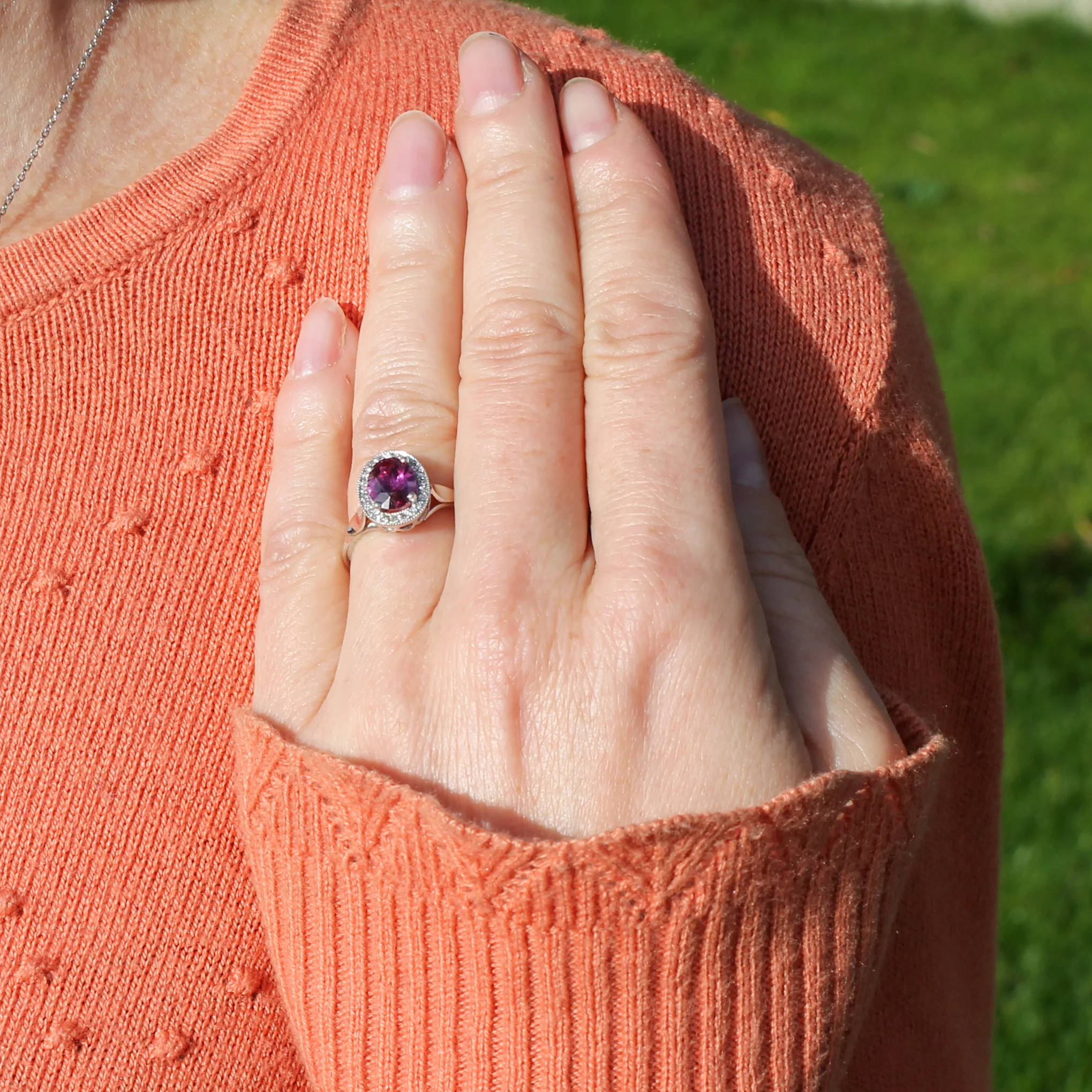 Art Deco 1.30 Carat Natural Ruby & Diamond Cluster Ring, circa 1935 - Image 7