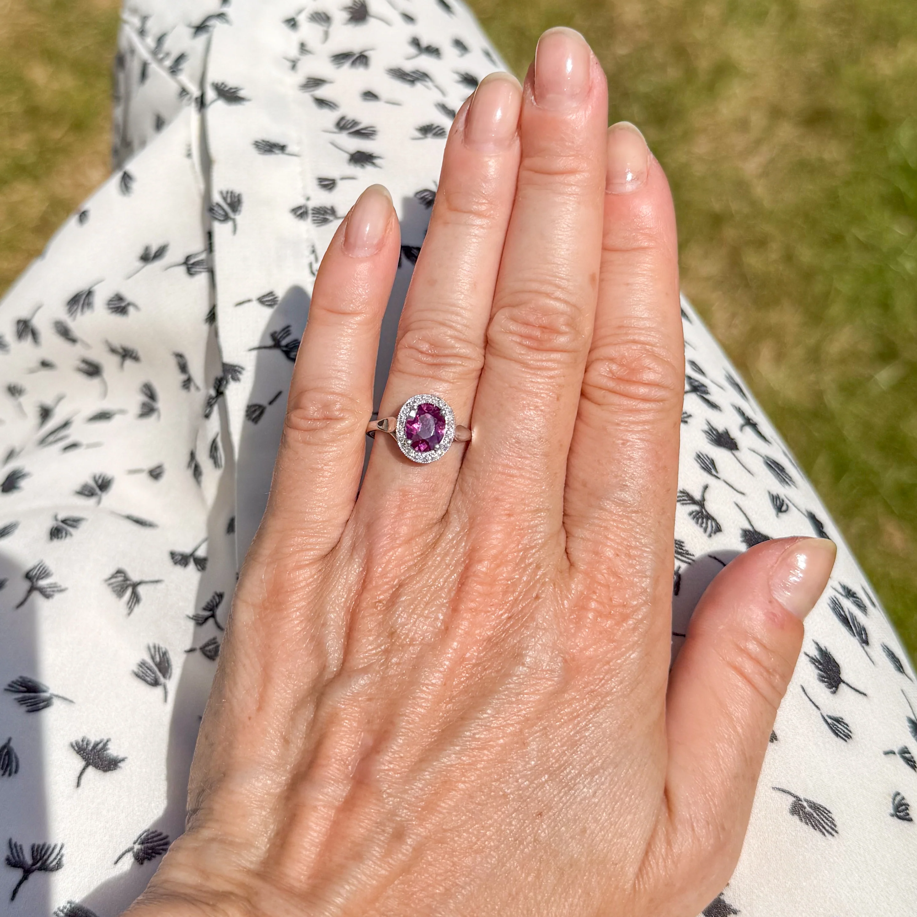 Art Deco 1.30 Carat Natural Ruby & Diamond Cluster Ring, circa 1935 - Image 8