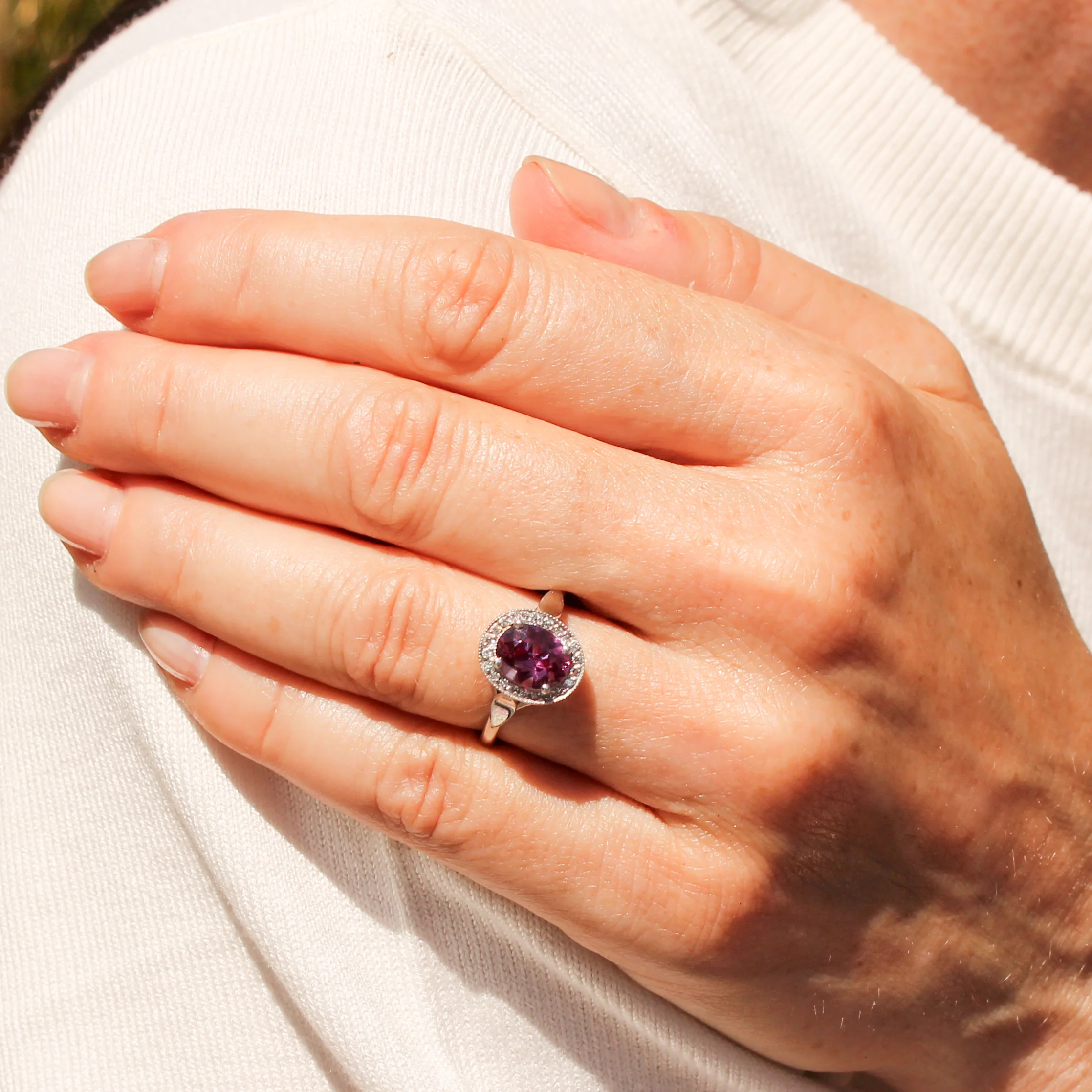Art Deco 1.30 Carat Natural Ruby & Diamond Cluster Ring, circa 1935 - Image 9
