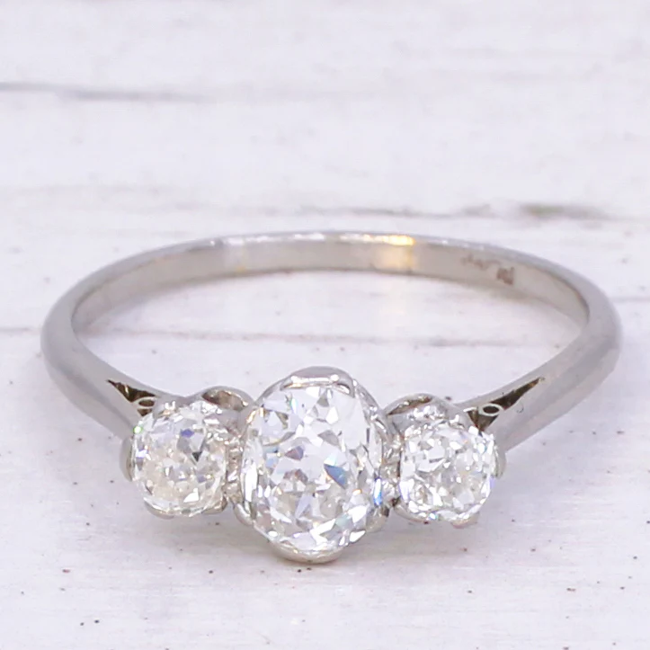 Art Deco 1.35 Carat Old Cut Diamond Three Stone Ring, circa 1920 - Image 3