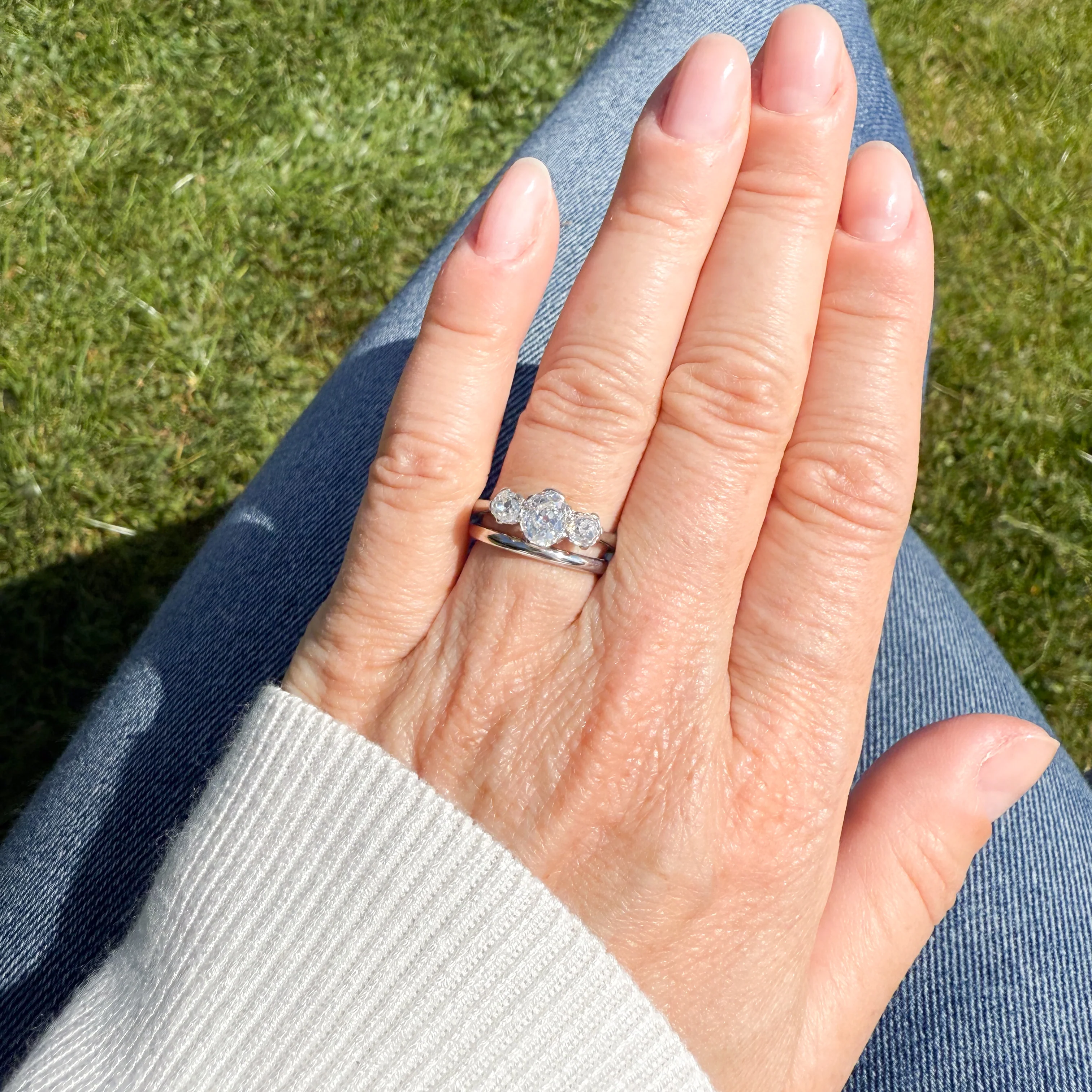 Art Deco 1.35 Carat Old Cut Diamond Three Stone Ring, circa 1920 - Image 6