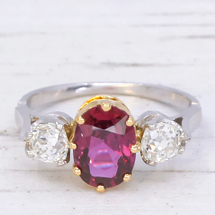Art Deco 1.64 Carat Natural Ruby & Diamond Three Stone Ring, circa 1930 - Image 3