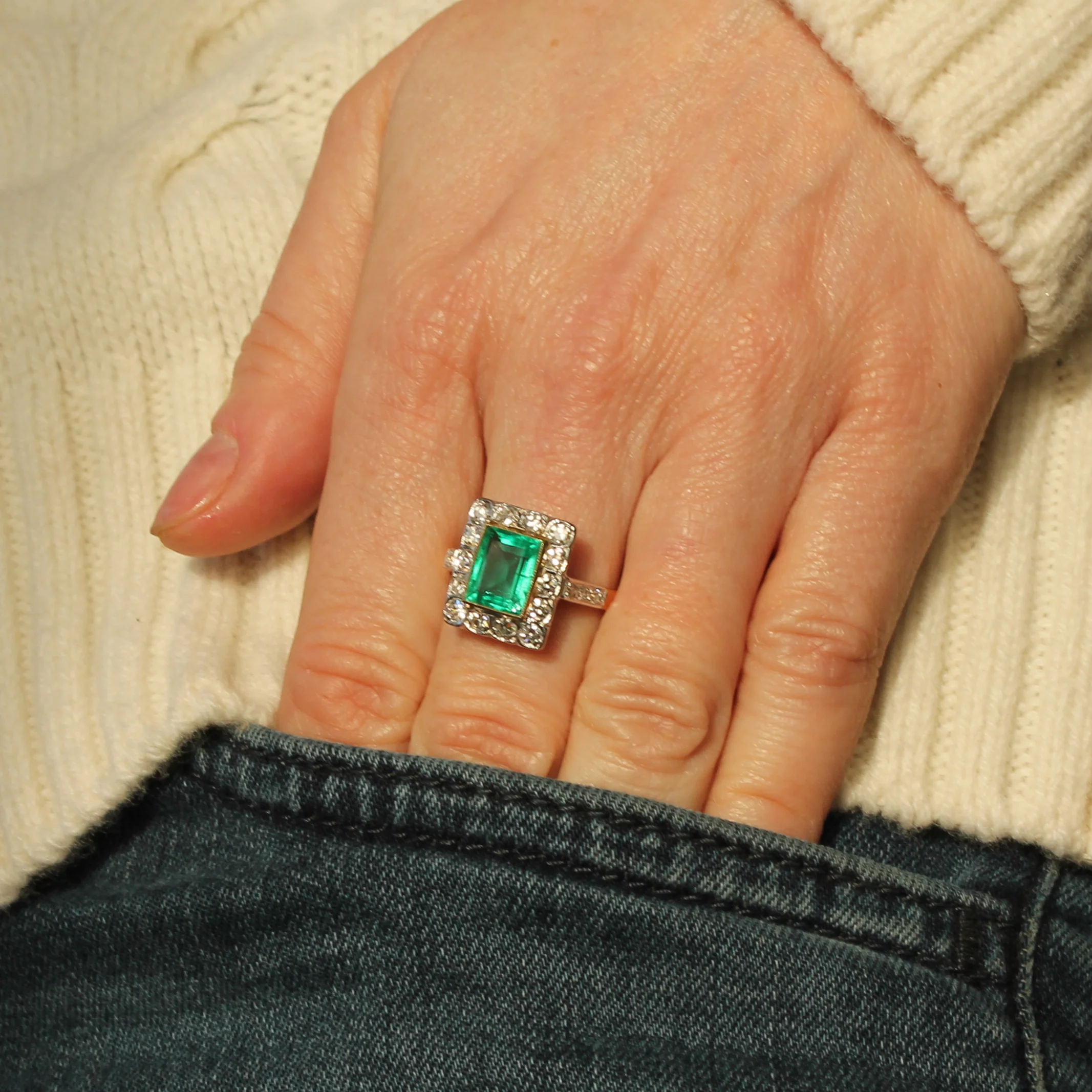 Art Deco 1.70 Carat Minor Oil Emerald & Diamond Ring, circa 1935 - Image 6
