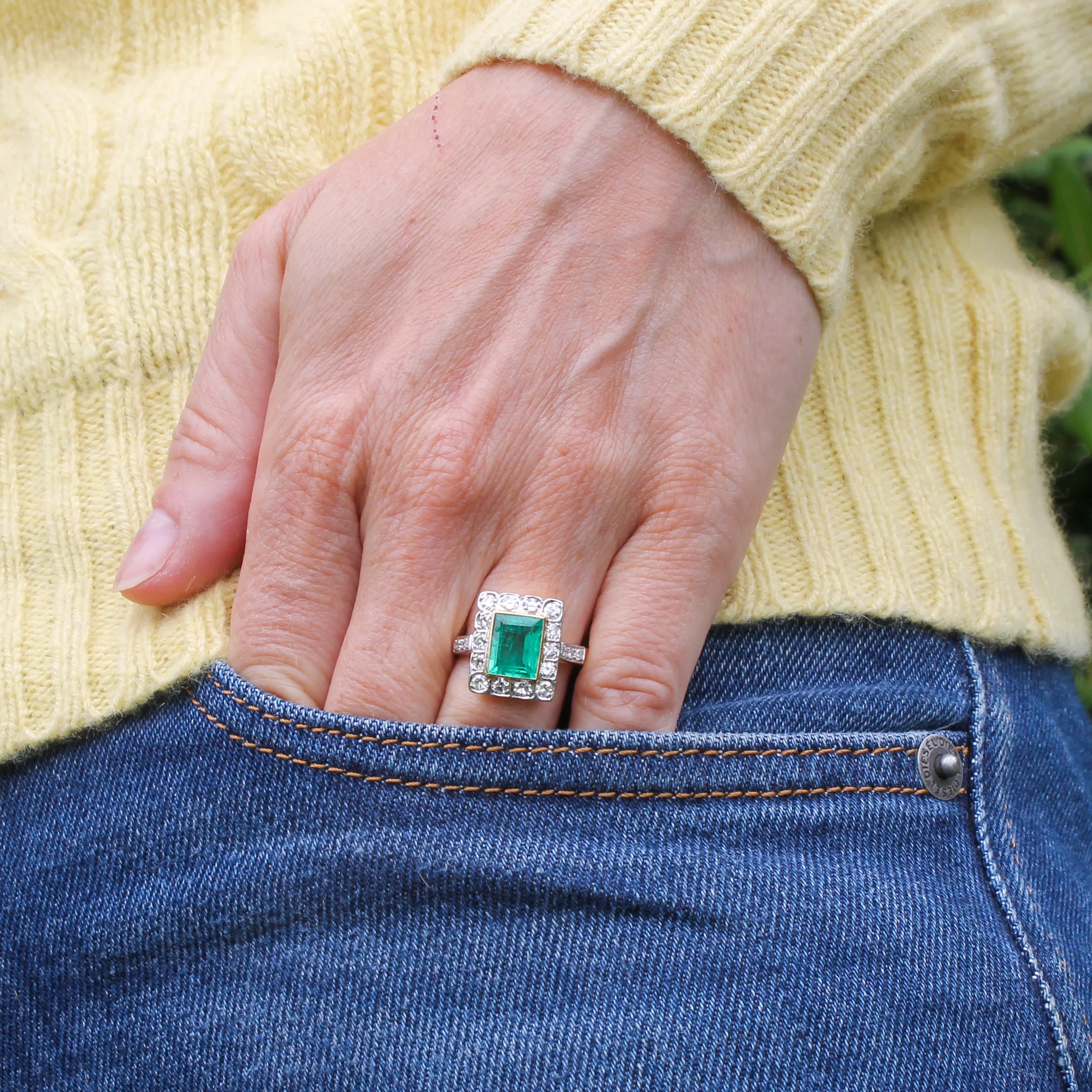 Art Deco 1.70 Carat Minor Oil Emerald & Diamond Ring, circa 1935 - Image 7