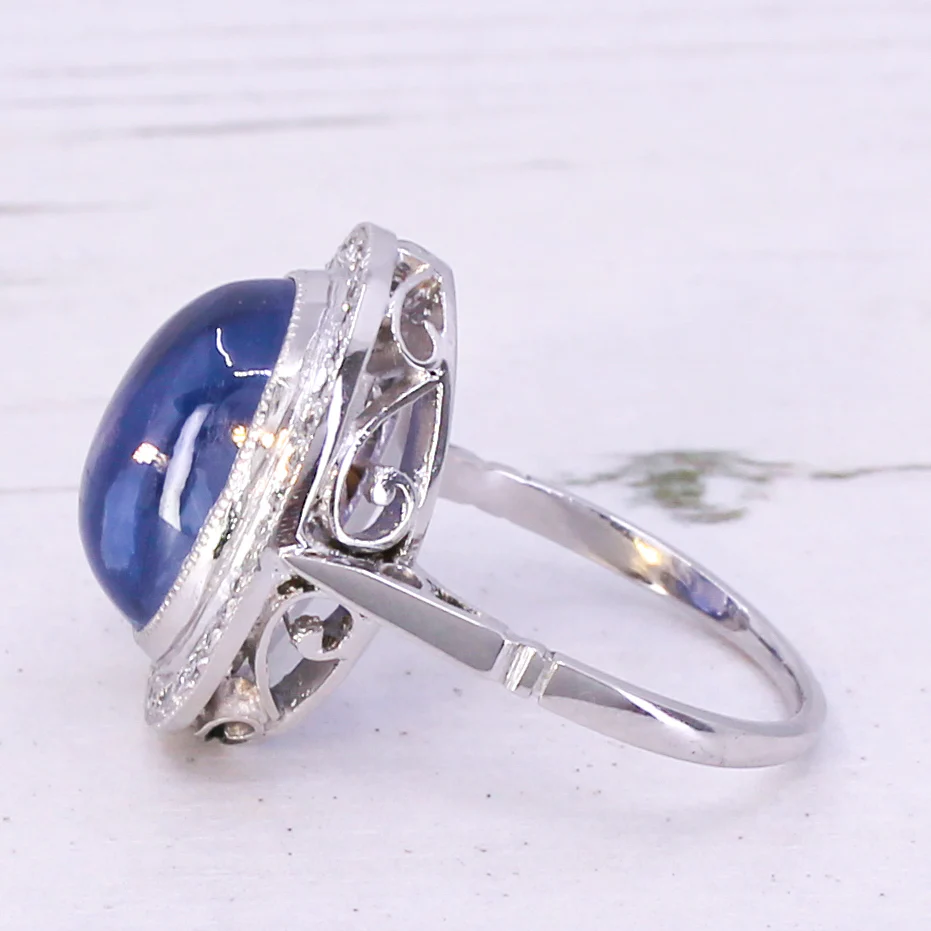 Art Deco 11.96 Carat Ceylon Cabochon Sapphire & Diamond Ring, circa 1935 - Image 4