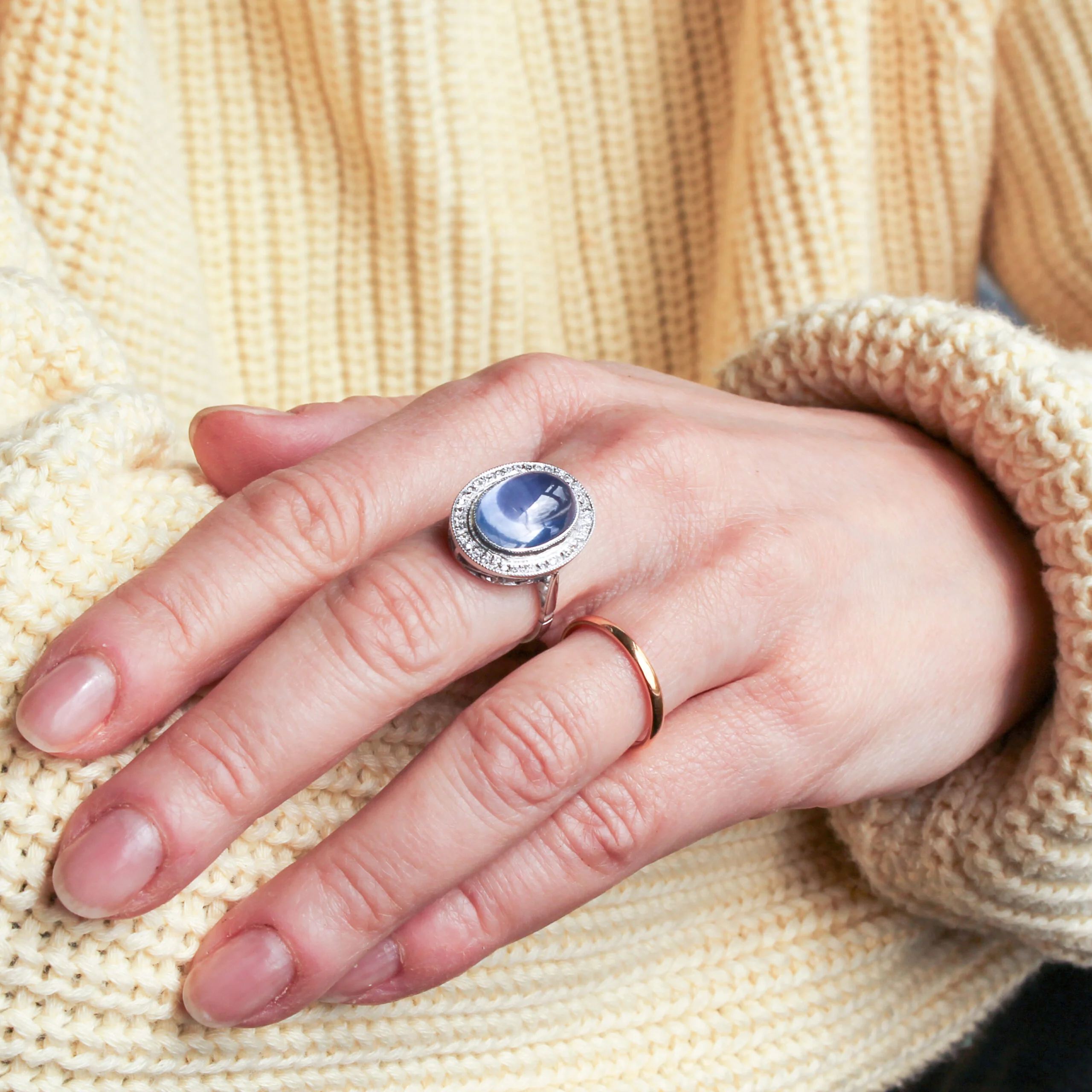 Art Deco 11.96 Carat Ceylon Cabochon Sapphire & Diamond Ring, circa 1935 - Image 7