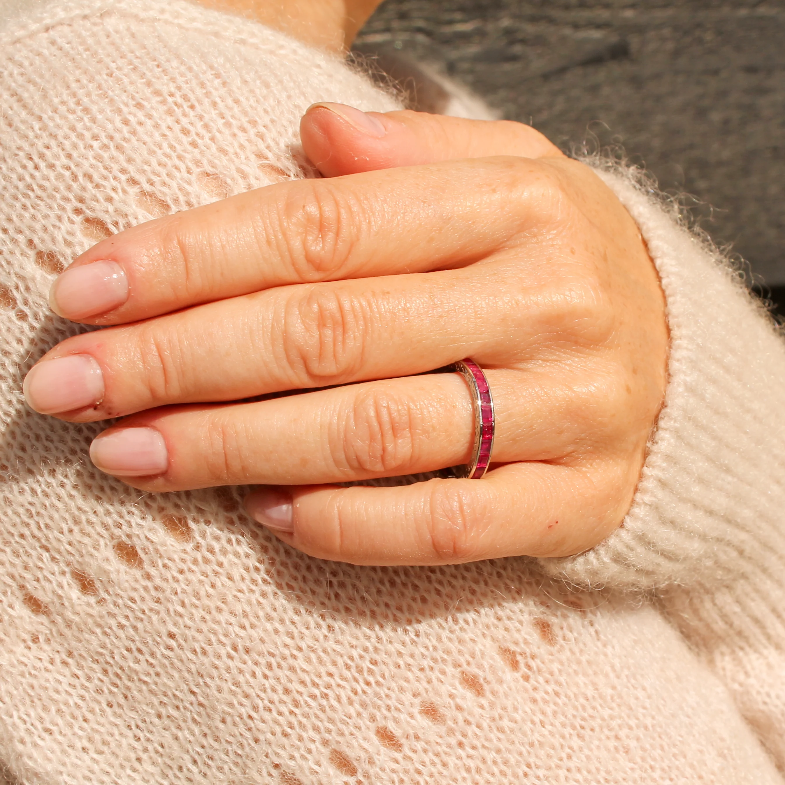 Art Deco 2.00 Carat Natural Ruby Full Eternity Ring, circa 1940, size Q 1/2 - Image 6