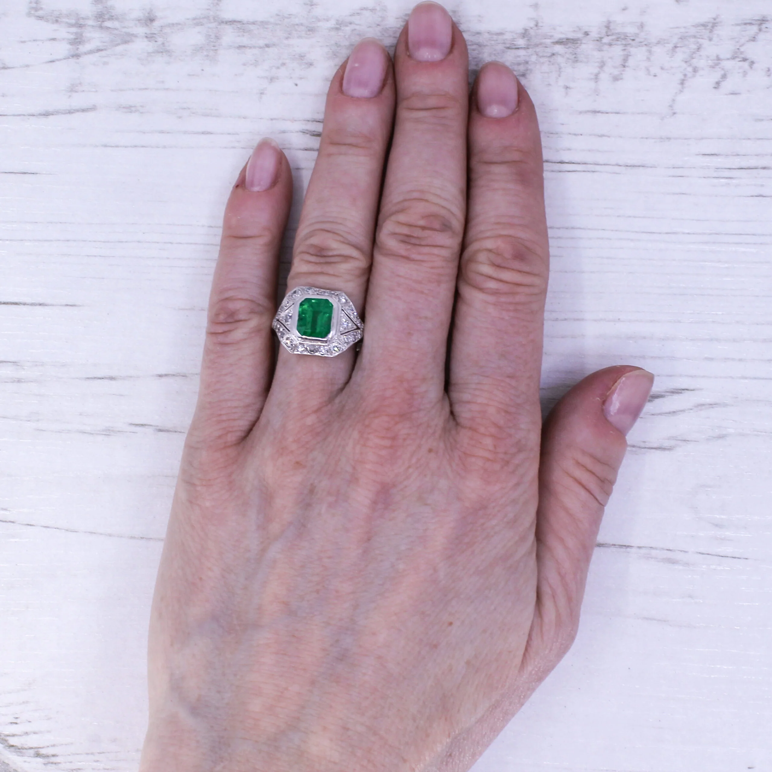 Art Deco 2.04 Carat Minor Oil Colombian Emerald & Diamond Ring, circa 1935 - Image 6