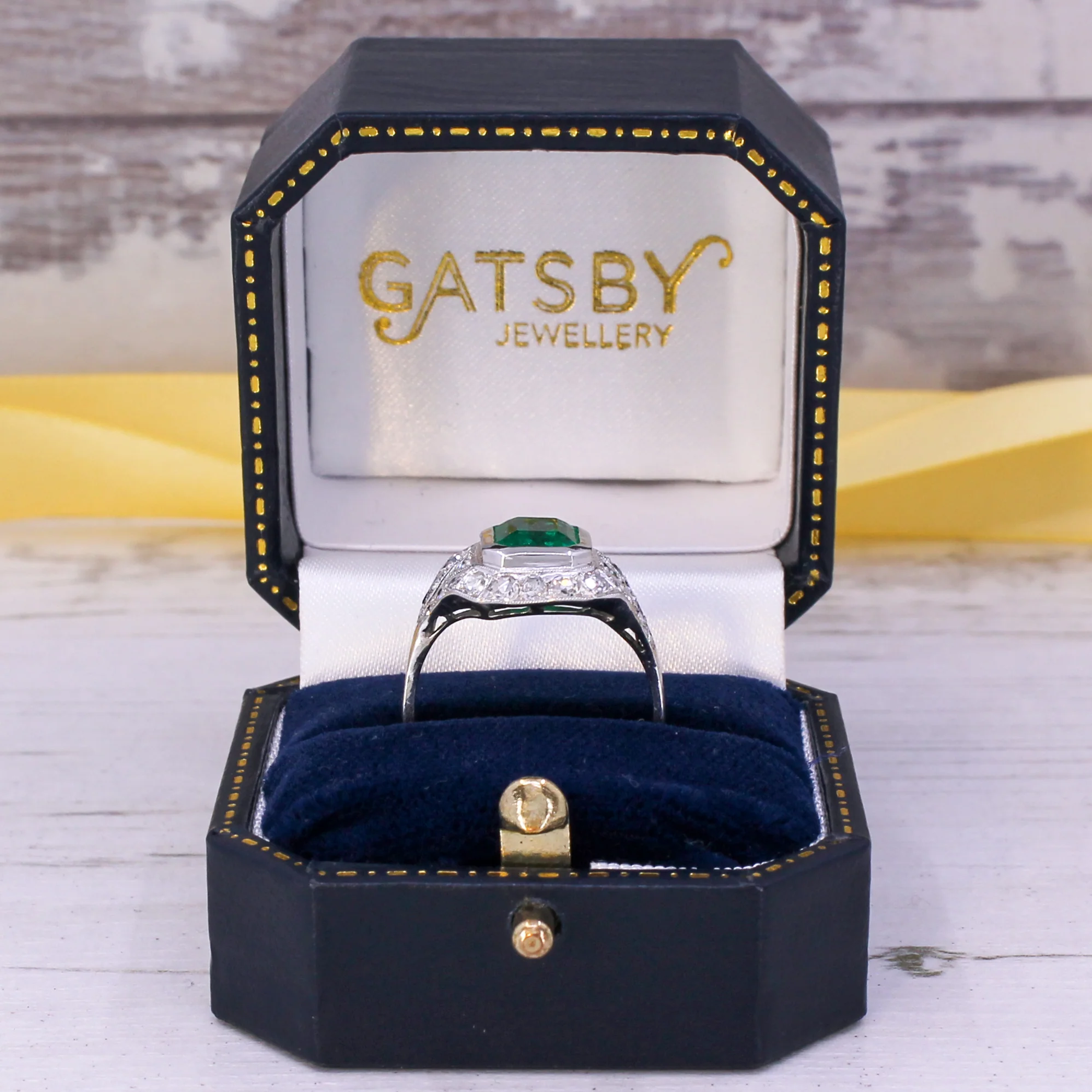 Art Deco 2.04 Carat Minor Oil Colombian Emerald & Diamond Ring, circa 1935 - Image 9