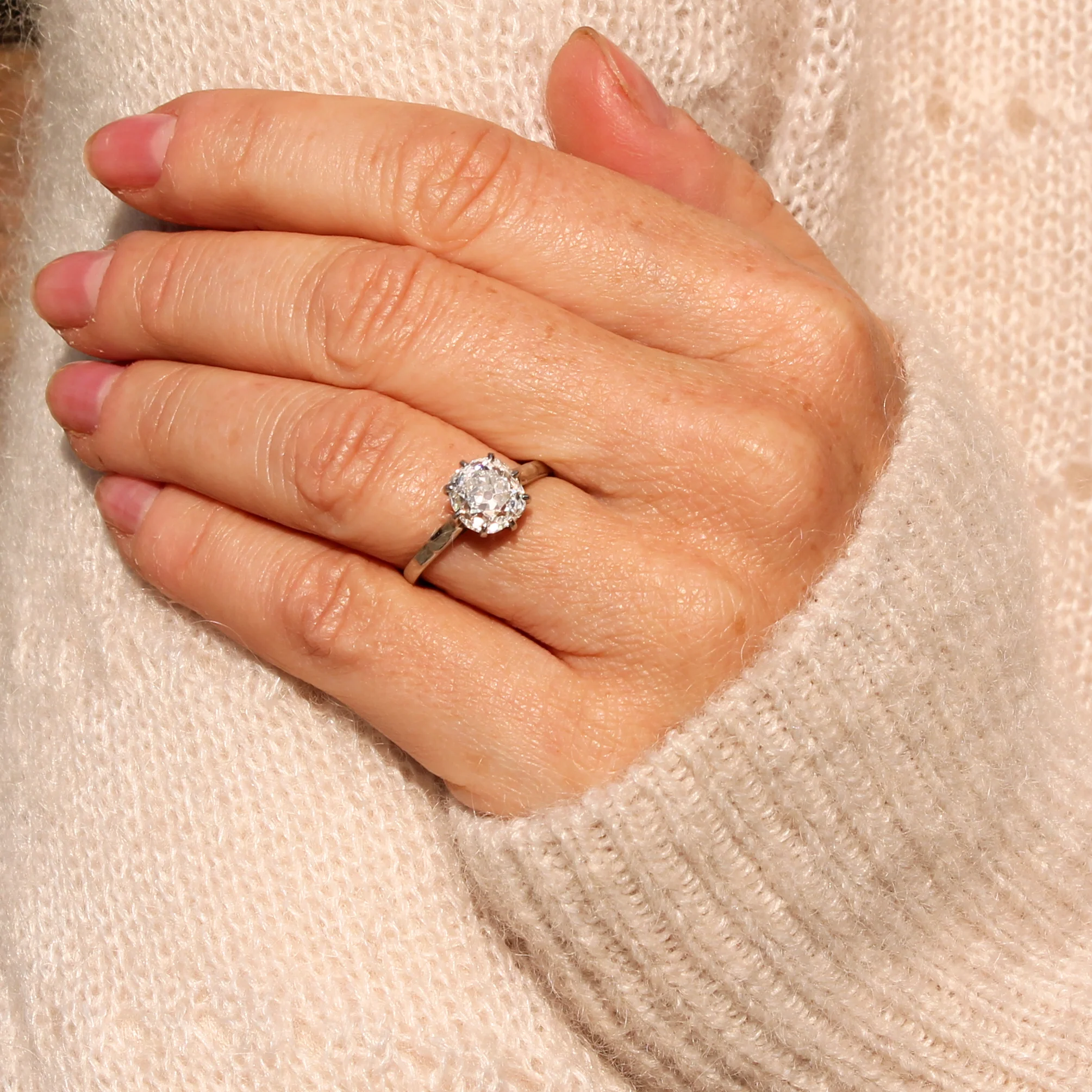 Art Deco 2.32 Carat Old Mine Cut Diamond Engagement Ring, circa 1920 - Image 8