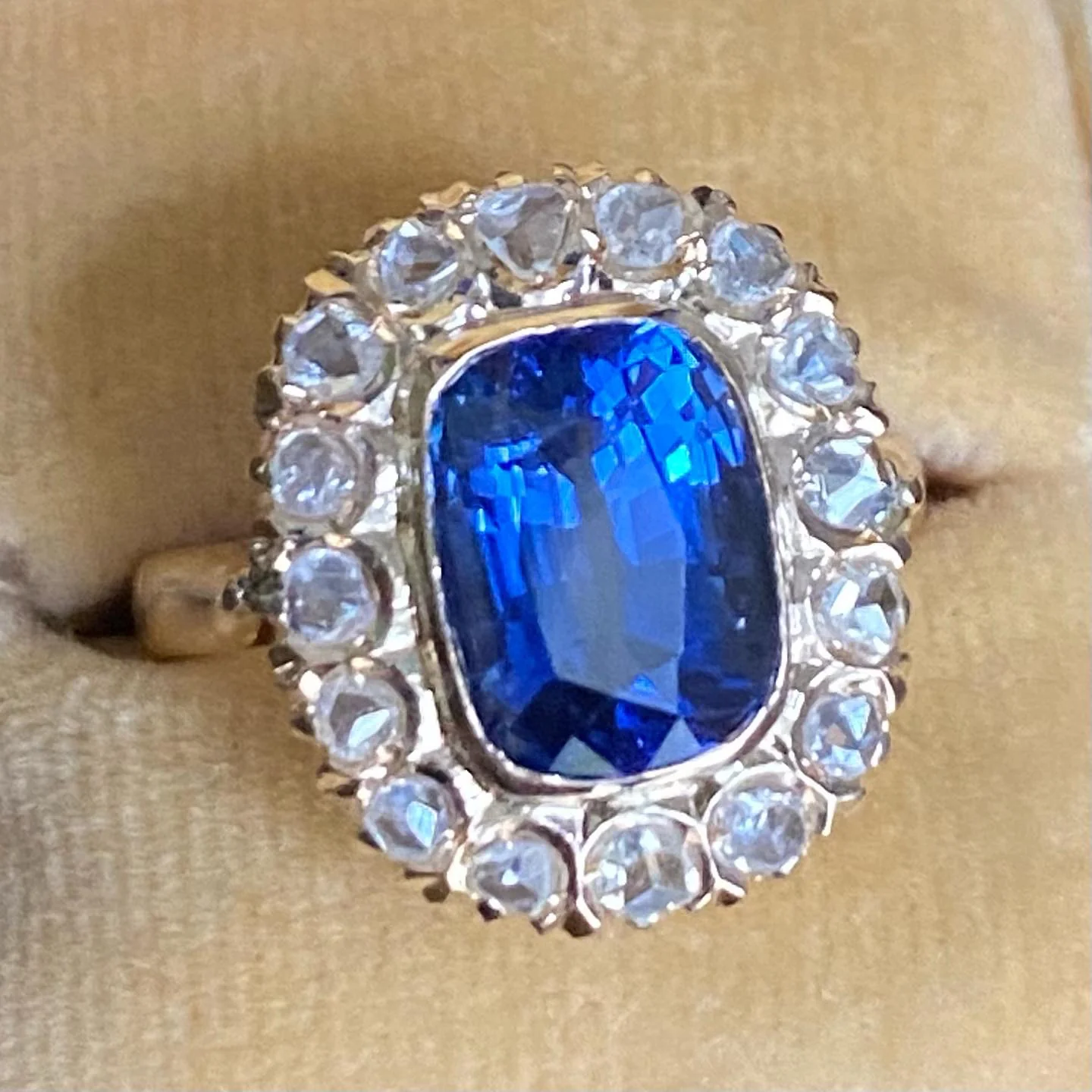 Art Deco 3.89 Carat Burmese Sapphire & Diamond Cluster Ring, Circa 1925 - Image 11
