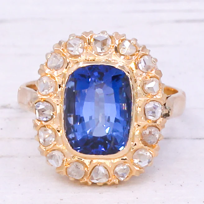 Art Deco 3.89 Carat Burmese Sapphire & Diamond Cluster Ring, Circa 1925 - Image 3