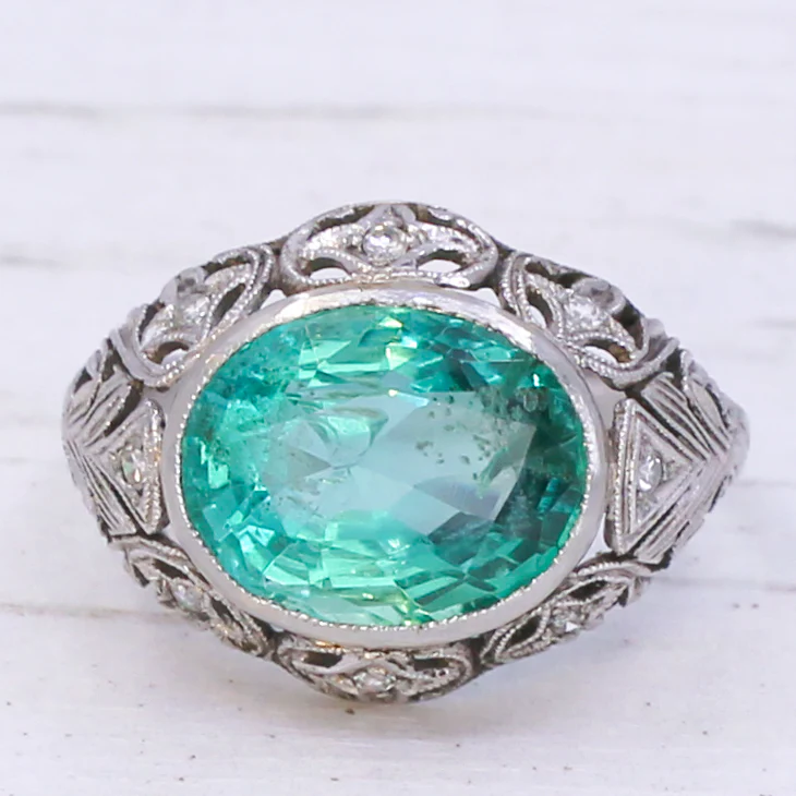 Art Deco 4.40 Carat Minor Oil Emerald Ring, dated 1930 - Image 3