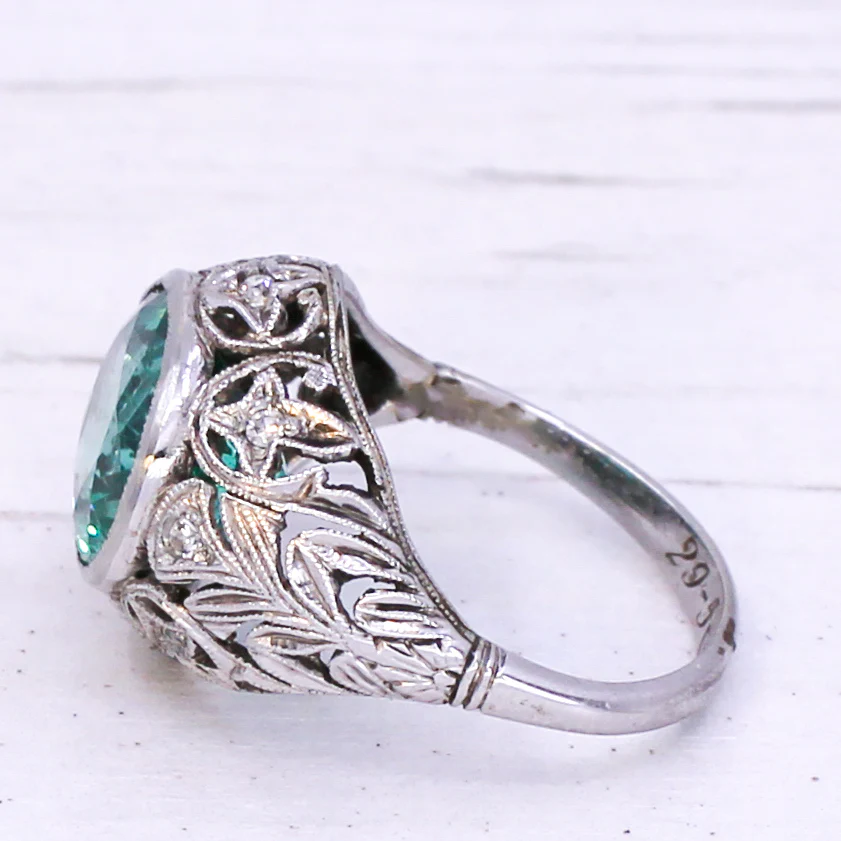 Art Deco 4.40 Carat Minor Oil Emerald Ring, dated 1930 - Image 4